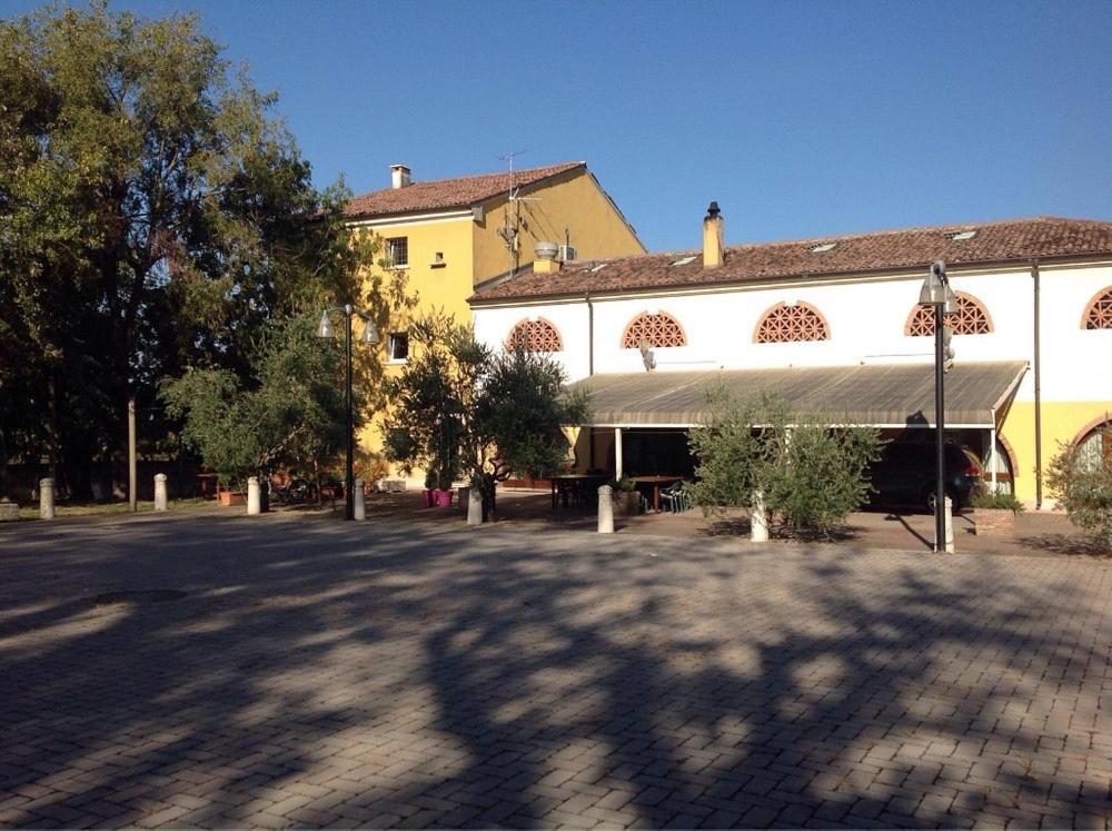 Agriturismo La Rasdora Porto Mantovano Luaran gambar